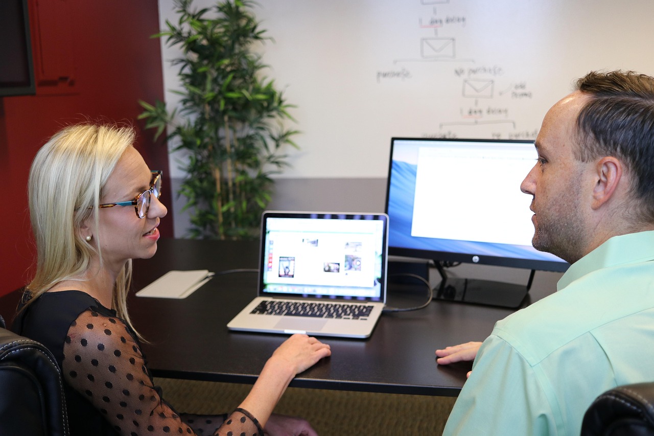 大量出售电话卡：详情下载教程机关服务APP