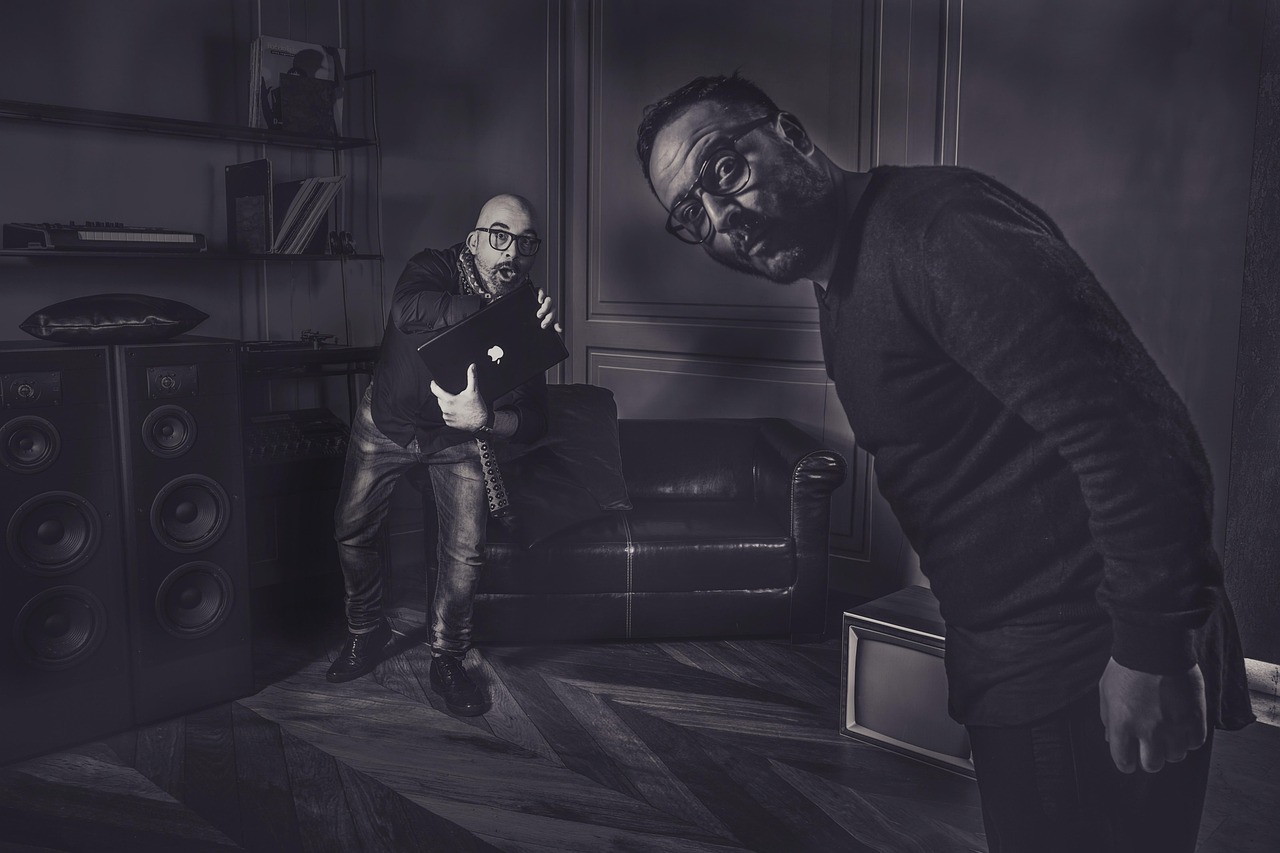 短信轰炸源码实名账号：狼人杀辅助代理平台